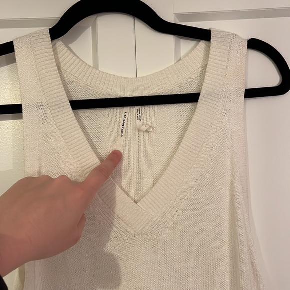 Anthropologie Women's Sleeveless V Neck
Sweater High Low White Size Small - Picture 3 of 6